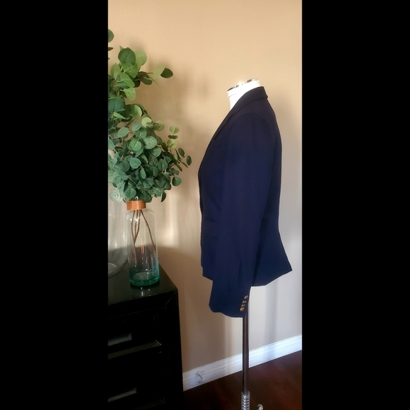 Sharp! Fully lined navy J. Crew blazer! - Picture 3 of 4